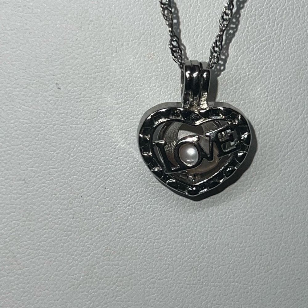 Vintage 18K Gold Plated Wish Oyster Pearl “Love” Heart Necklace - Picture 9 of 9